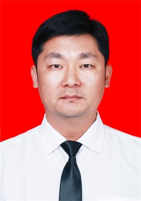 李伟.jpg